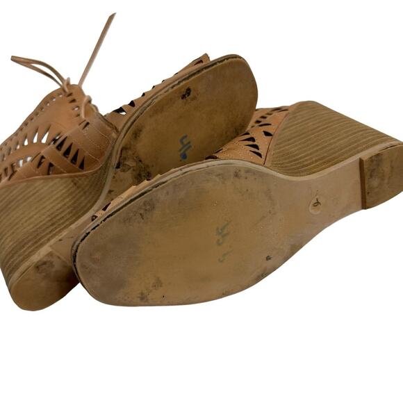 Jeffrey Campbell Laser Cut Beige Leather Rodillo Wedge Sandal size 6 - Picture 6 of 11